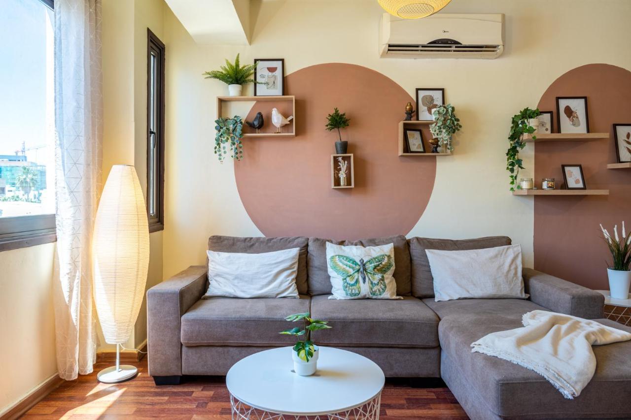 Celine'S 2 Bedrooms Apartment In Larnaca Center Exteriör bild