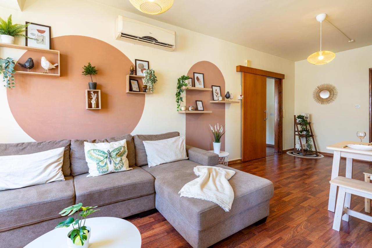 Celine'S 2 Bedrooms Apartment In Larnaca Center Exteriör bild
