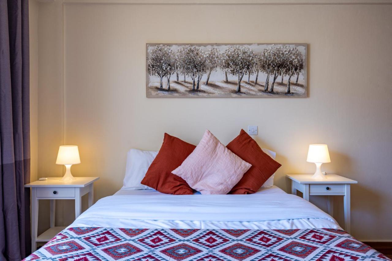 Celine'S 2 Bedrooms Apartment In Larnaca Center Exteriör bild
