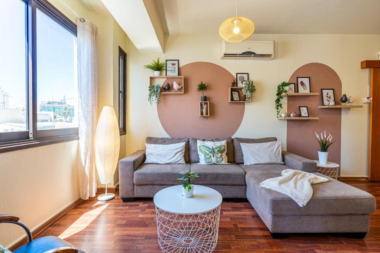 Celine'S 2 Bedrooms Apartment In Larnaca Center Exteriör bild