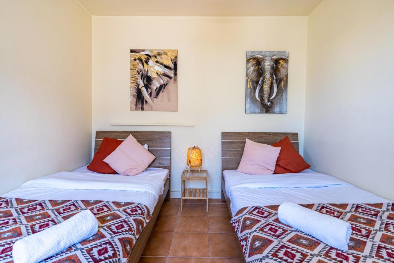 Celine'S 2 Bedrooms Apartment In Larnaca Center Exteriör bild