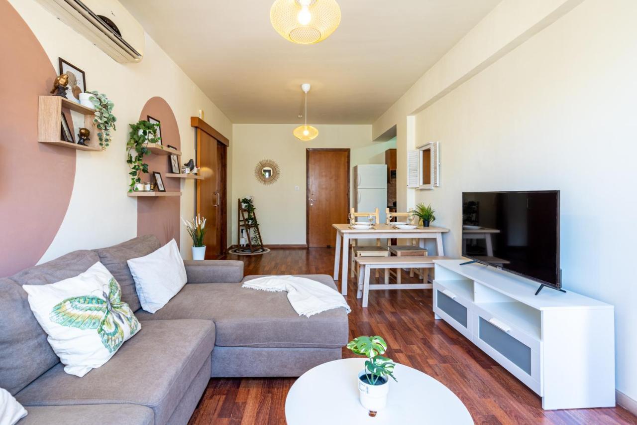 Celine'S 2 Bedrooms Apartment In Larnaca Center Exteriör bild