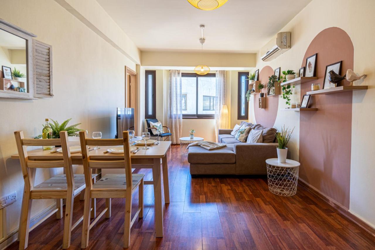 Celine'S 2 Bedrooms Apartment In Larnaca Center Exteriör bild