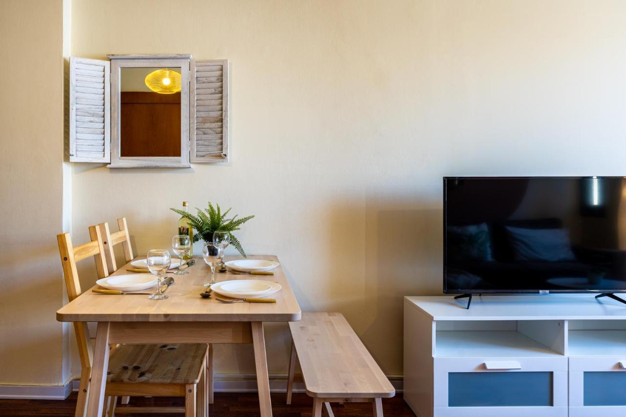 Celine'S 2 Bedrooms Apartment In Larnaca Center Exteriör bild