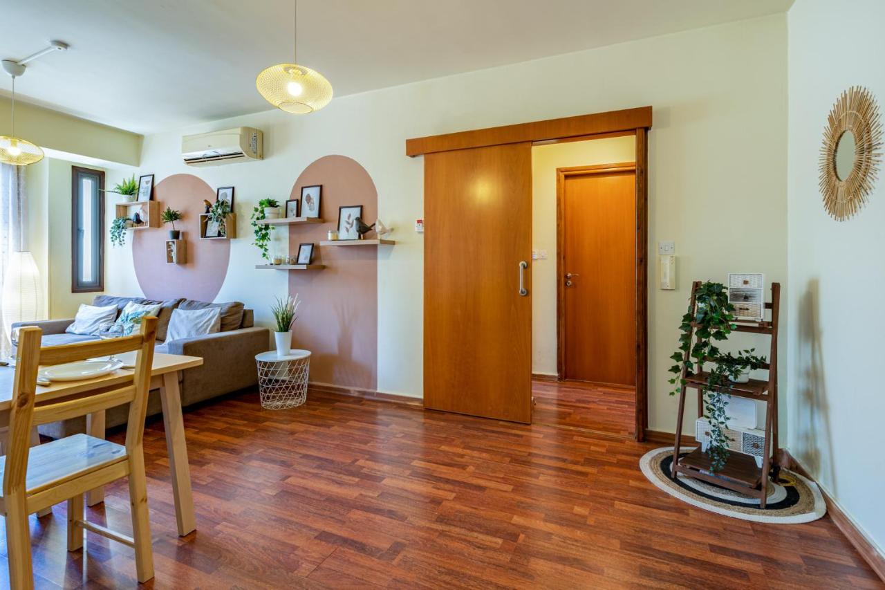 Celine'S 2 Bedrooms Apartment In Larnaca Center Exteriör bild